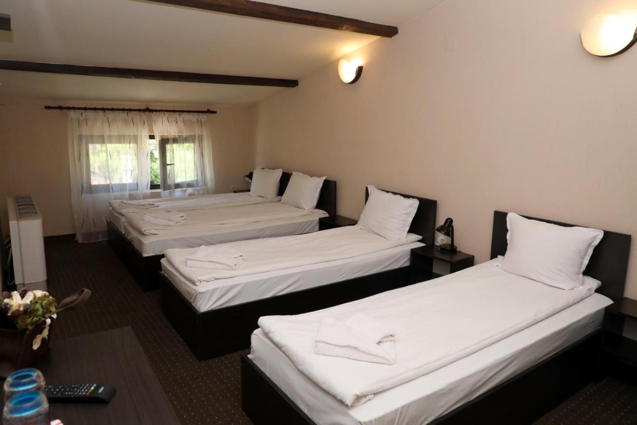 Опълченец Hotell Shipka Exteriör bild